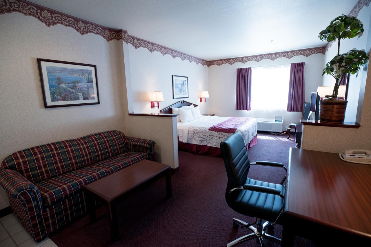 Portland Suites Airport East Fairview Ngoại thất bức ảnh