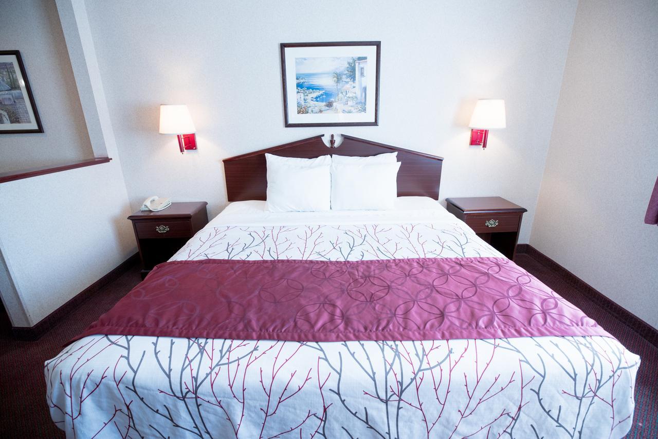 Portland Suites Airport East Fairview Ngoại thất bức ảnh