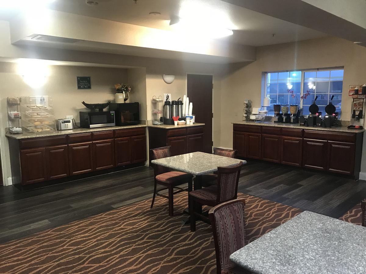 Portland Suites Airport East Fairview Ngoại thất bức ảnh