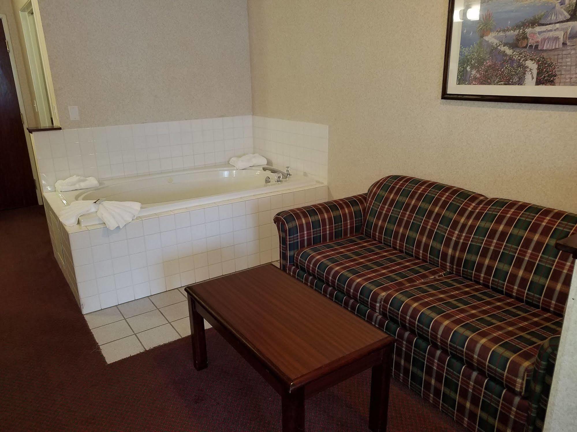 Portland Suites Airport East Fairview Ngoại thất bức ảnh